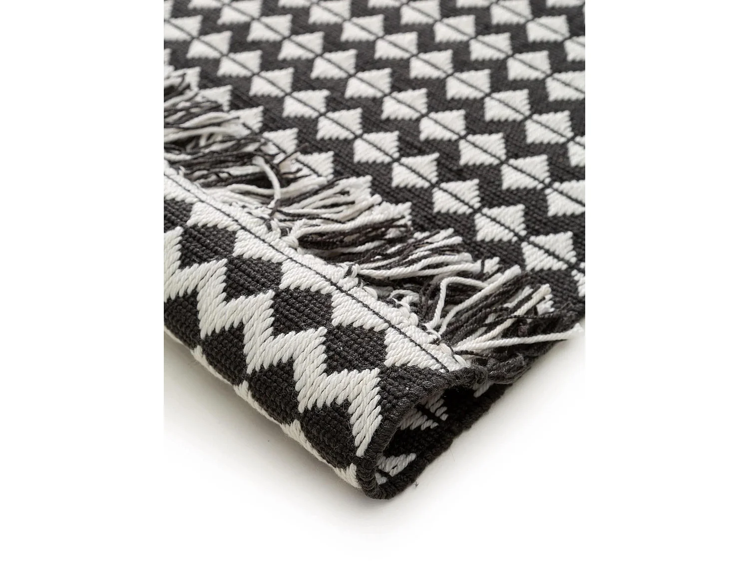 Tapis fabriqué à partir de matériaux recyclés Morty Noir & Blanc 200x300 cm