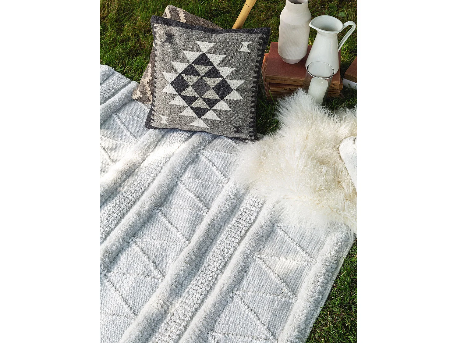 Tapis fabriqué à partir de matériaux recyclés Toni Ivory 160x230 cm