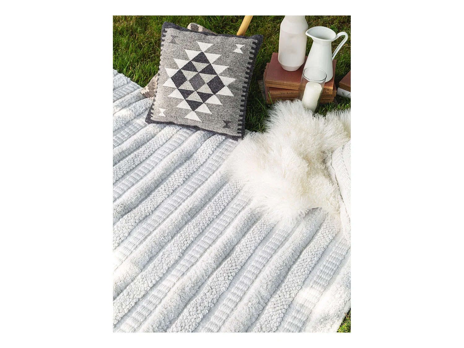 Tapis fabriqué à partir de matériaux recyclés Toni Ivory 160x230 cm