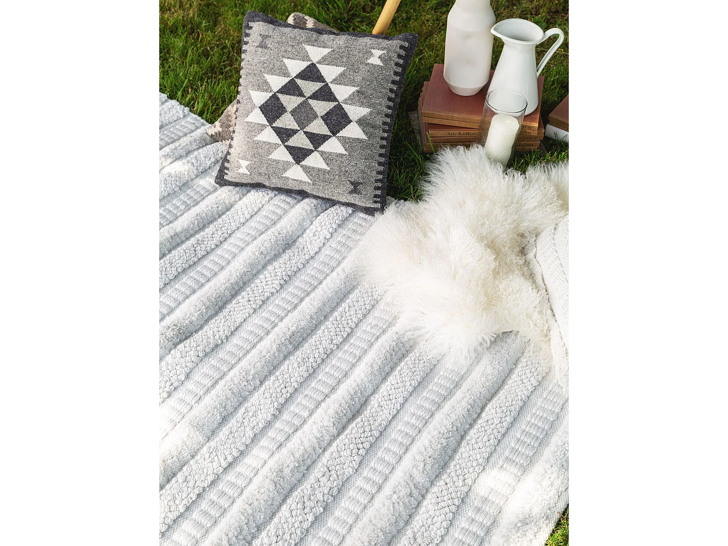 Tapis fabriqué à partir de matériaux recyclés Toni Ivory 120x170 cm