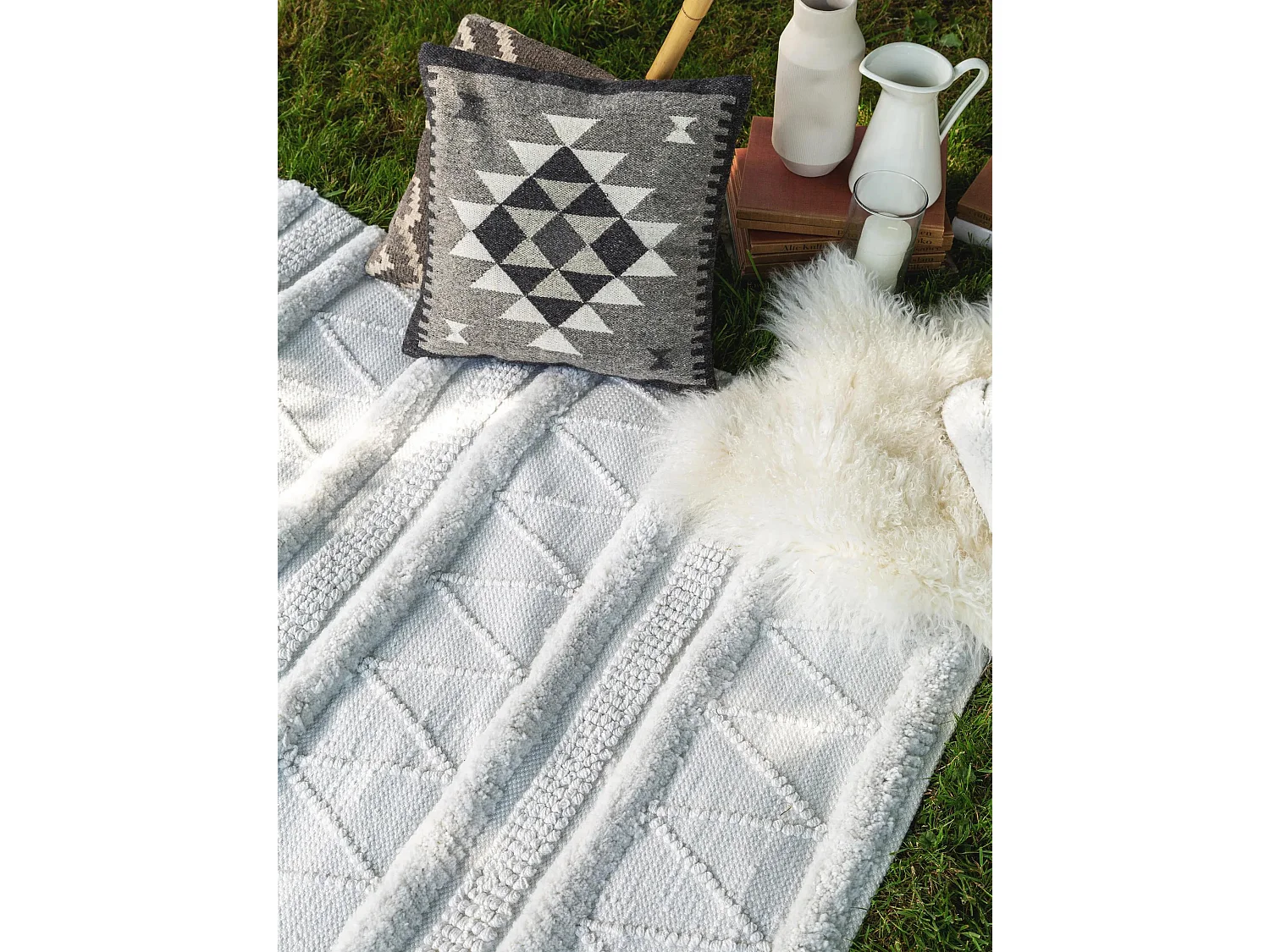 Tapis fabriqué à partir de matériaux recyclés Toni Ivory 80x150 cm