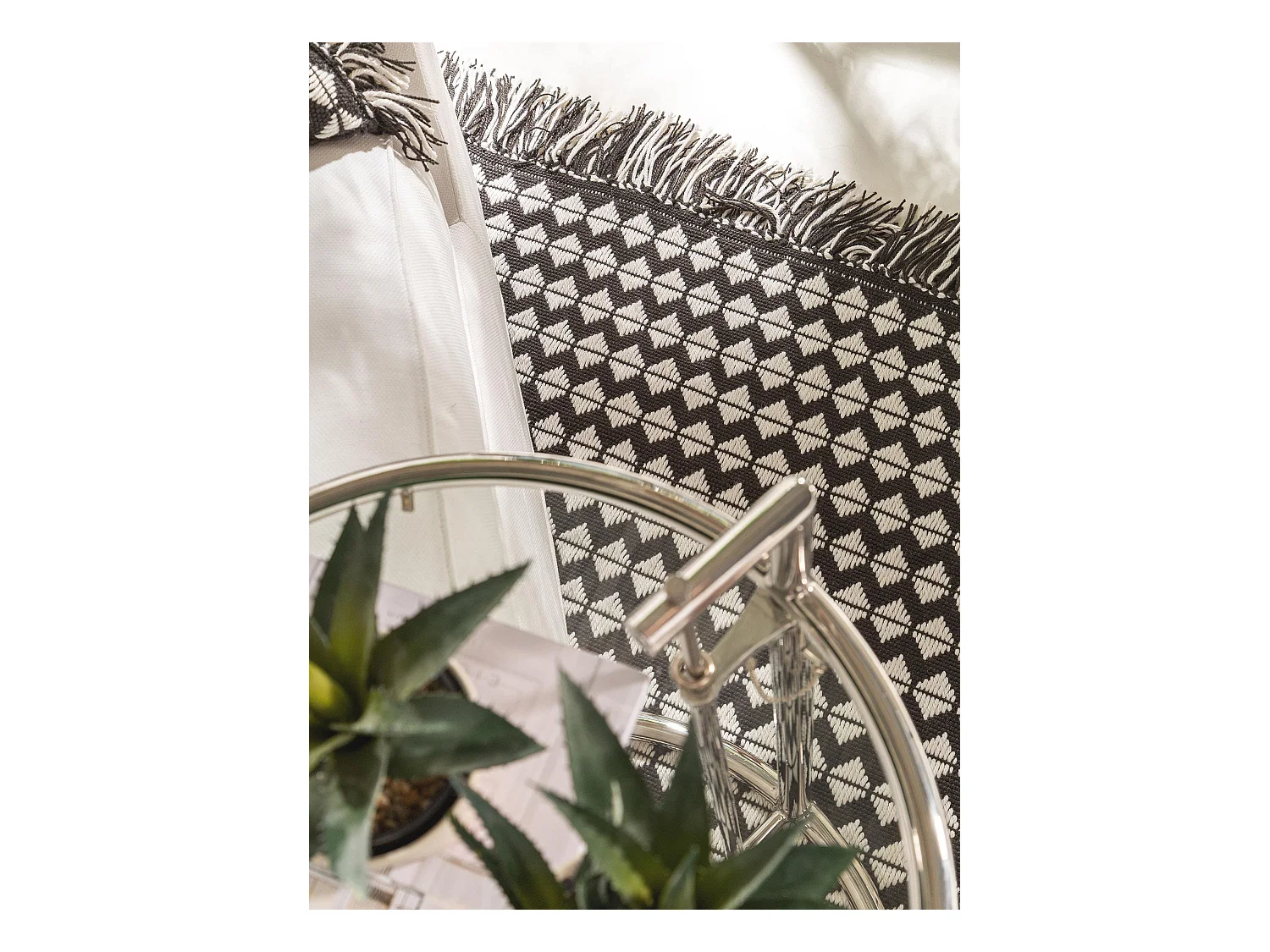 Tapis fabriqué à partir de matériaux recyclés Morty Noir & Blanc 160x230 cm