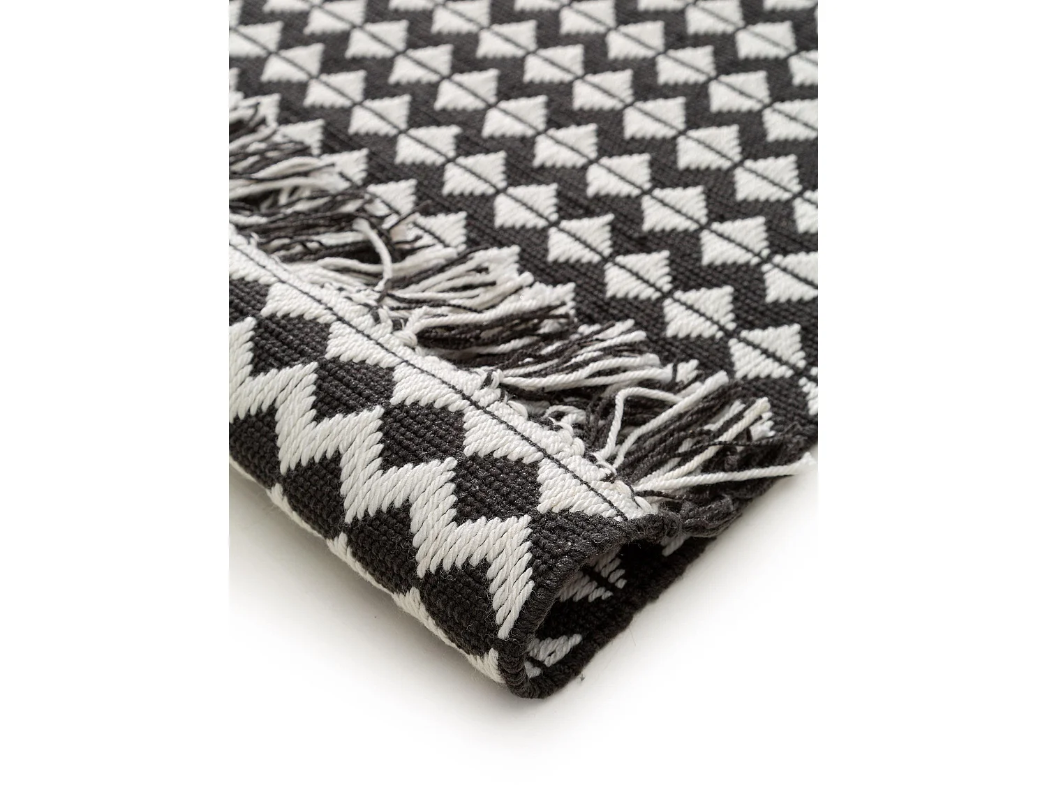 Tapis fabriqué à partir de matériaux recyclés Morty Noir & Blanc 160x230 cm