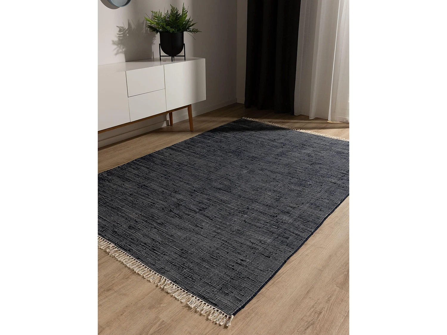Tapis fabriqué à partir de matériaux recyclés Tom Bleu foncé 60x100 cm