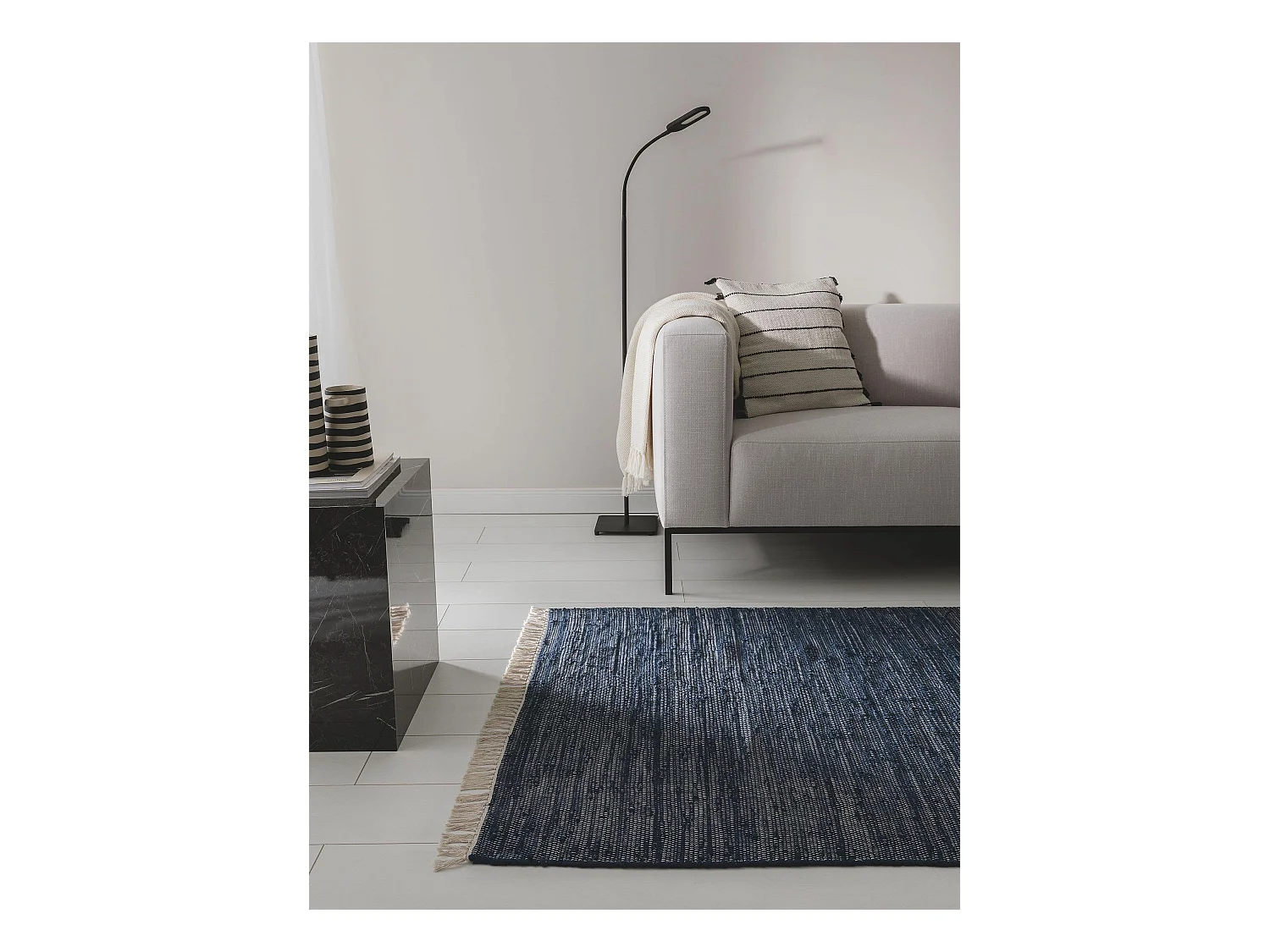 Tapis fabriqué à partir de matériaux recyclés Tom Bleu foncé 160x230 cm