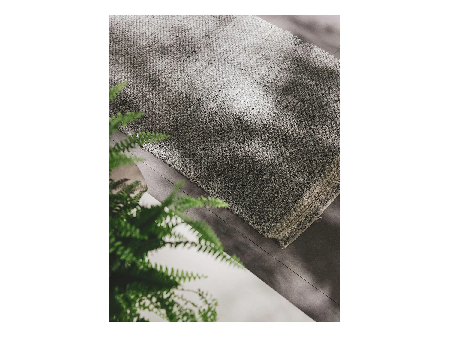 Tapis fabriqué à partir de matériaux recyclés Kiah Gris 70x200 cm