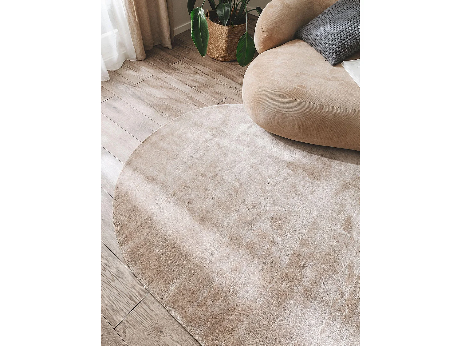 Tapis en viscose Ovale Nela Taupe 150x230 cm