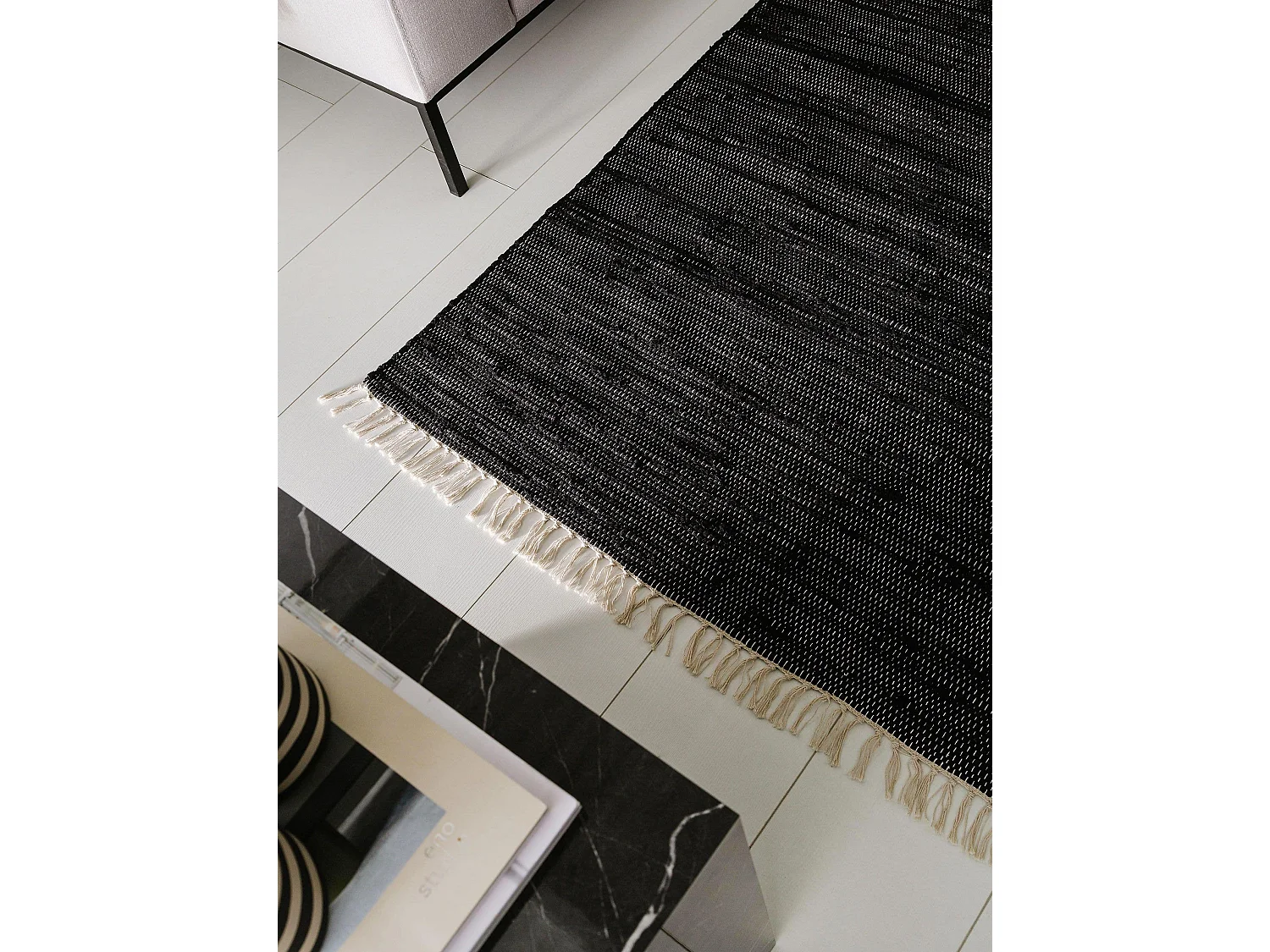 Tapis fabriqué à partir de matériaux recyclés Tom Noir 120x170 cm