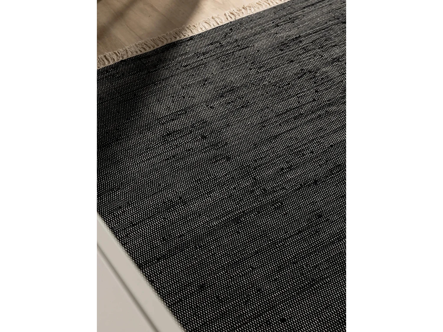 Tapis fabriqué à partir de matériaux recyclés Tom Noir 120x170 cm