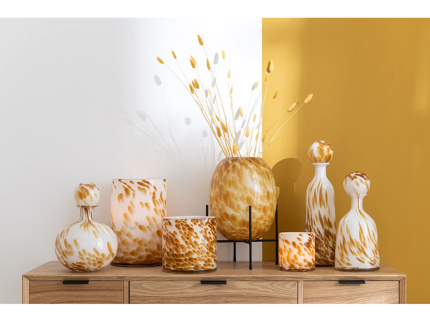 Vase sur Pied Design "Taches" 37cm Blanc & Ocre