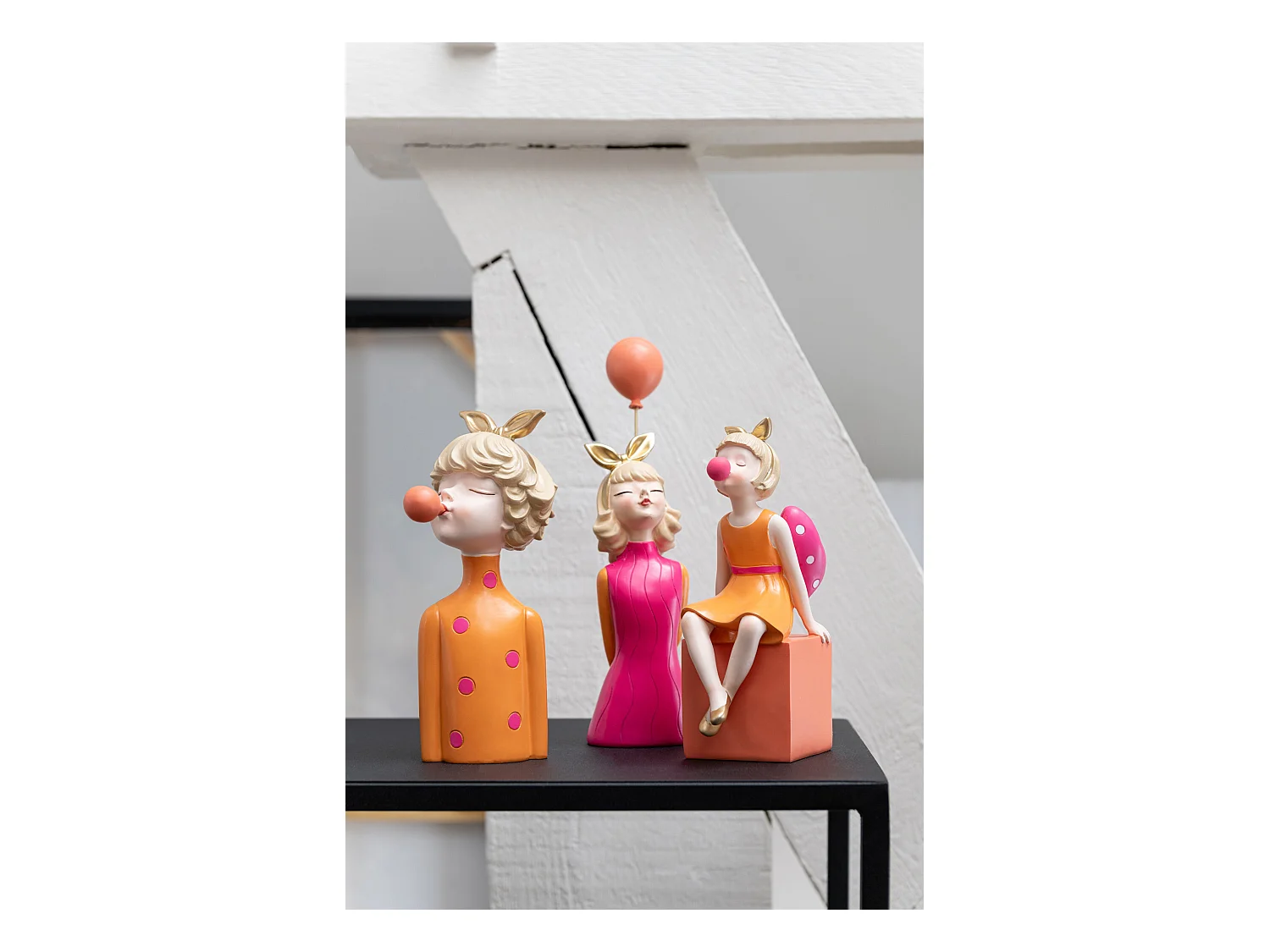 Statuette Fille Assis "Bulle" 20cm Orange & Rose