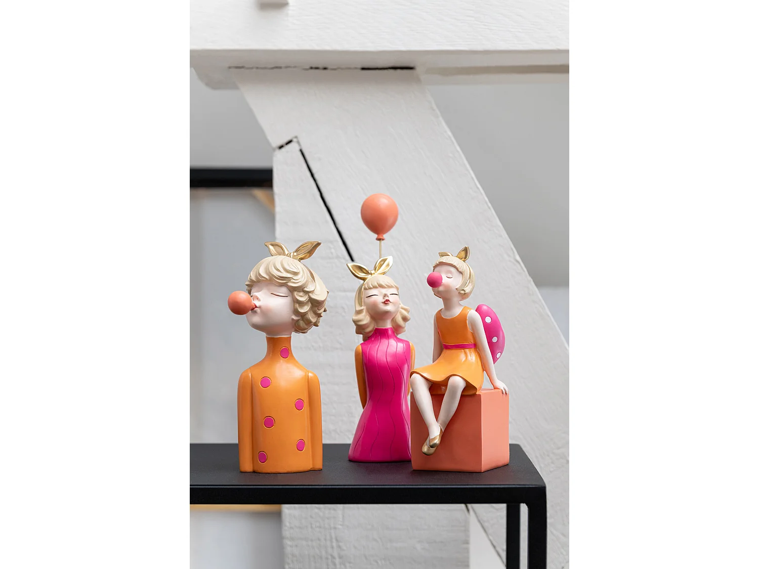 Statuette Fille Assis "Bulle" 20cm Orange & Rose