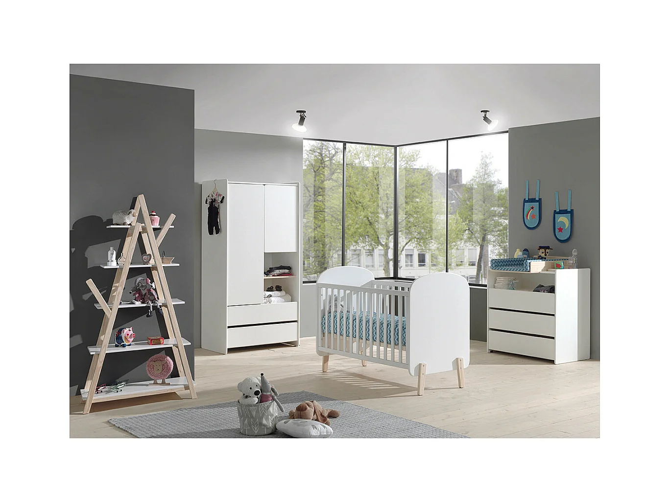 BODHI WHITE - Lit Bébé 60x120cm + Pack Commode + Armoire 2P + Etagère