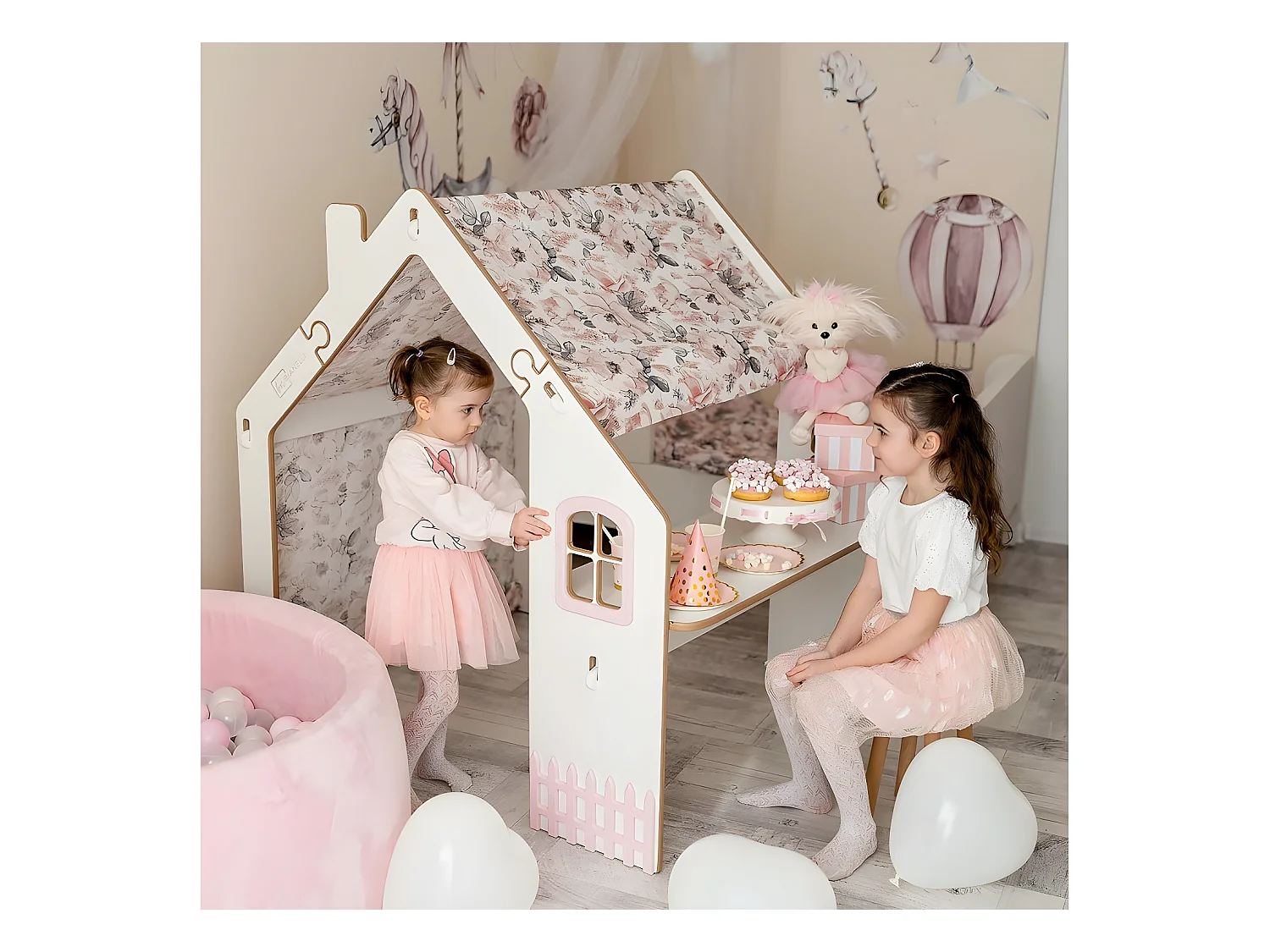 Houten speelhuis "Bianelli" met bureau en LED-verlichting voor kinderen - Wit / Roze