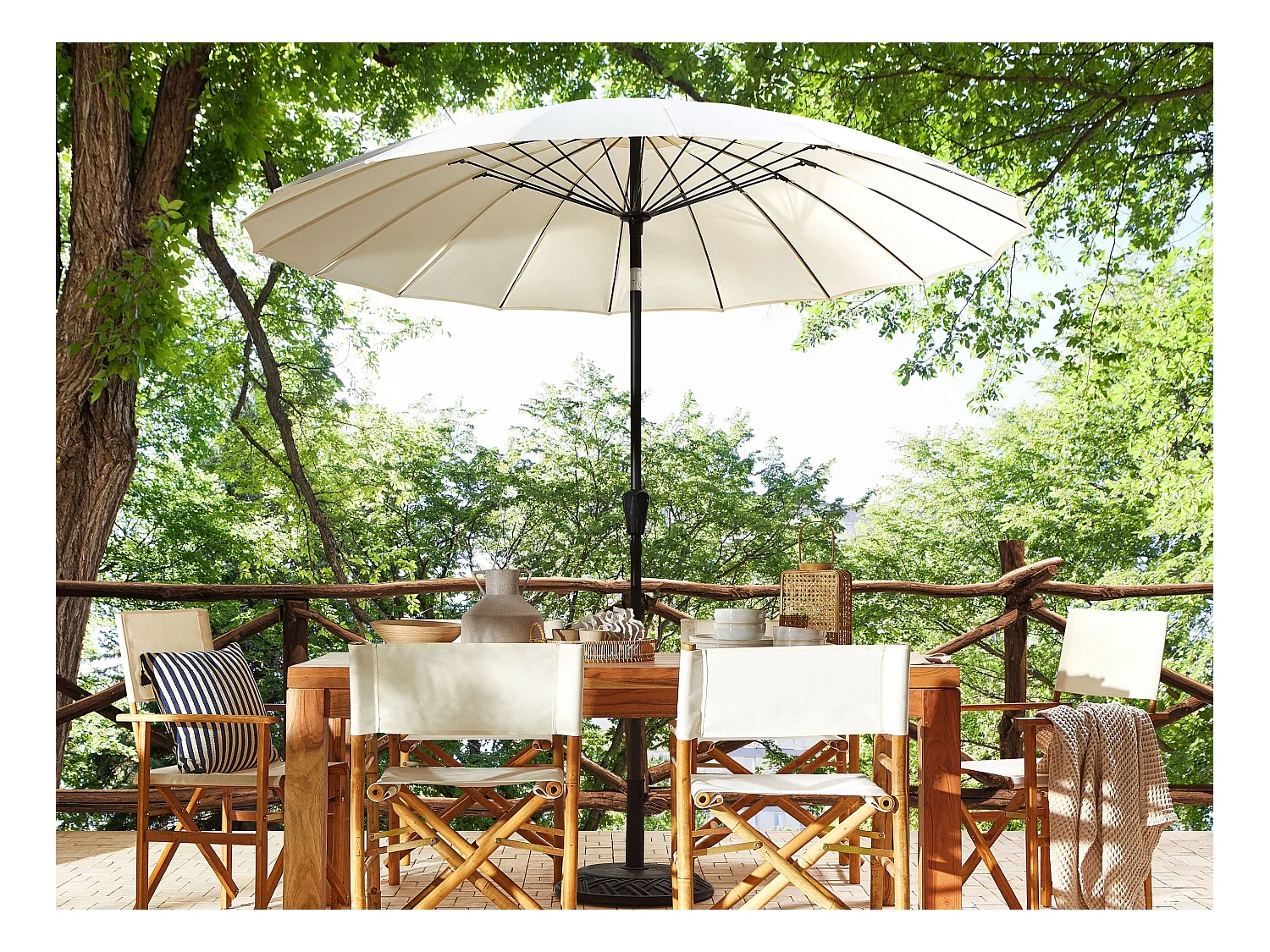 Sonnenschirm beige rund ⌀ 255 cm verstellbar mit Kurbel Aluminiumgestell Baia