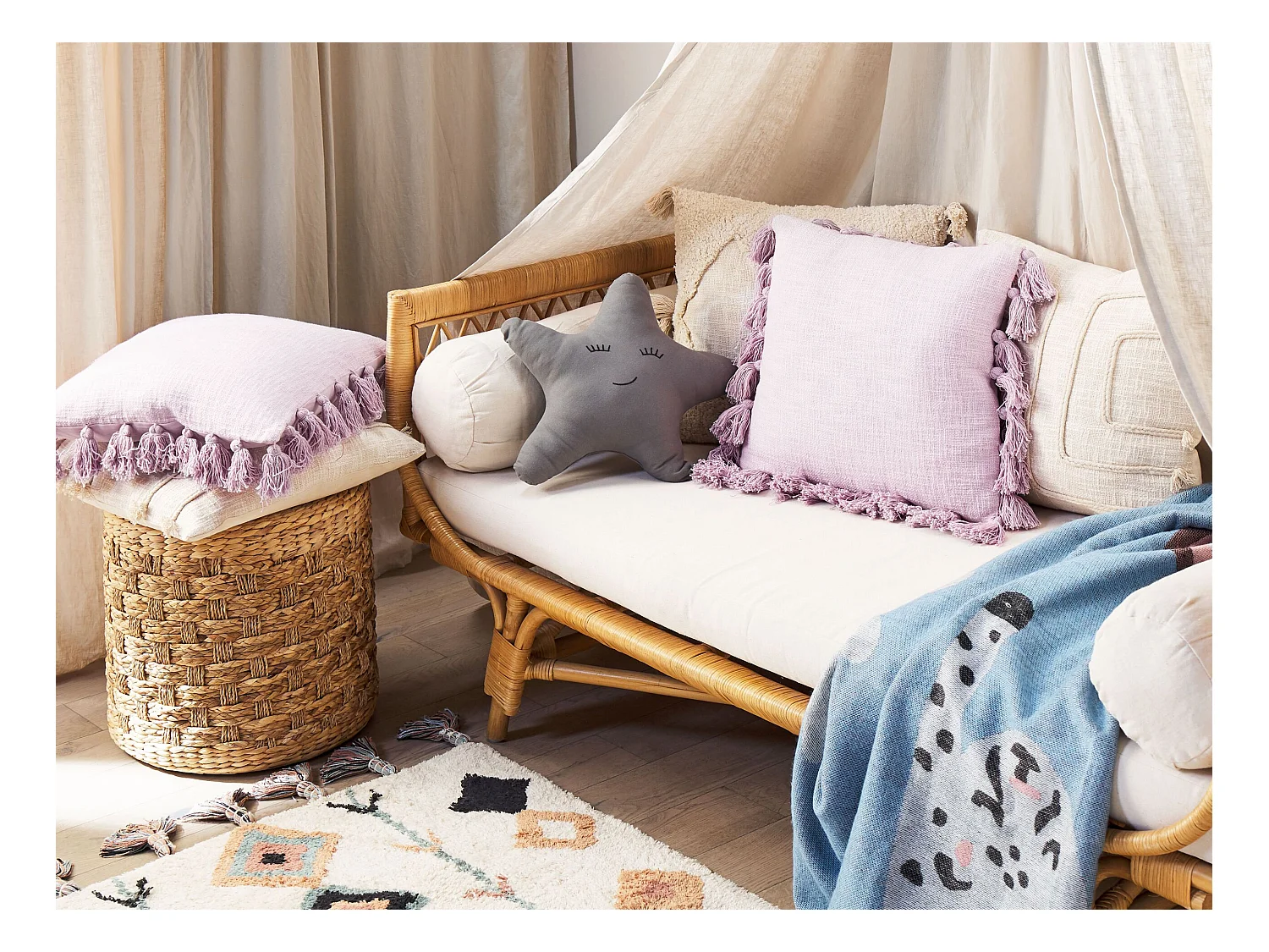 Bawełniana poduszka dekoracyjna z frędzlami 45 x 45 cm różowa LYNCHIS