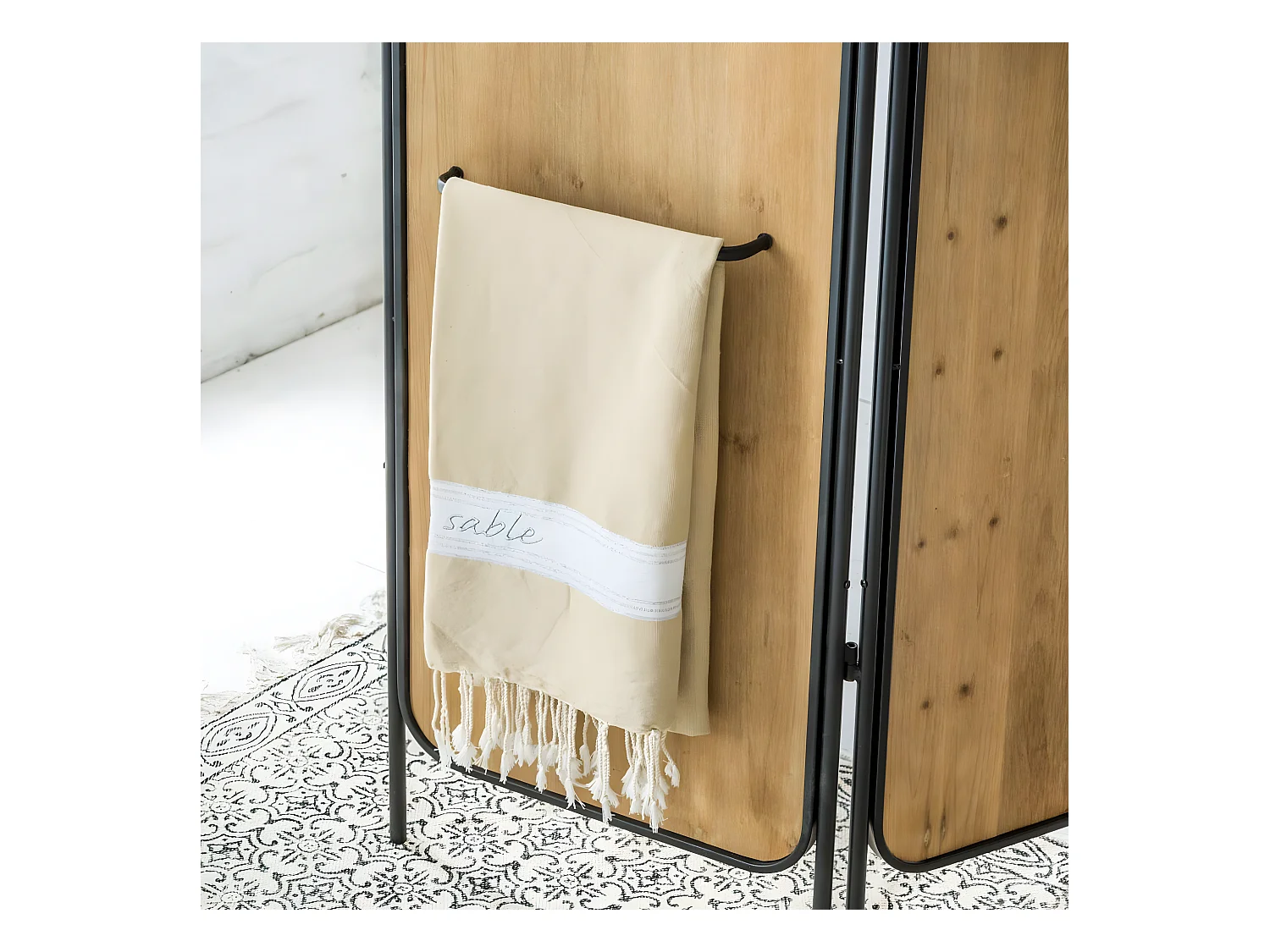 Paravent en bois de sapin et métal noir Louve