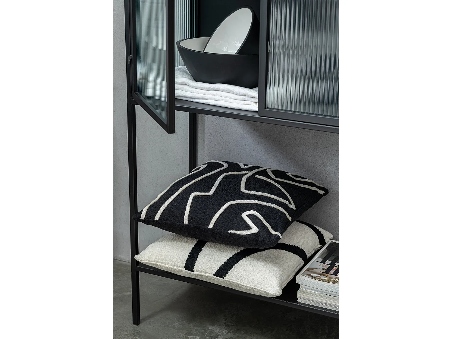 Coussin Déco Imprimé "Ligne" 43x43cm Noir