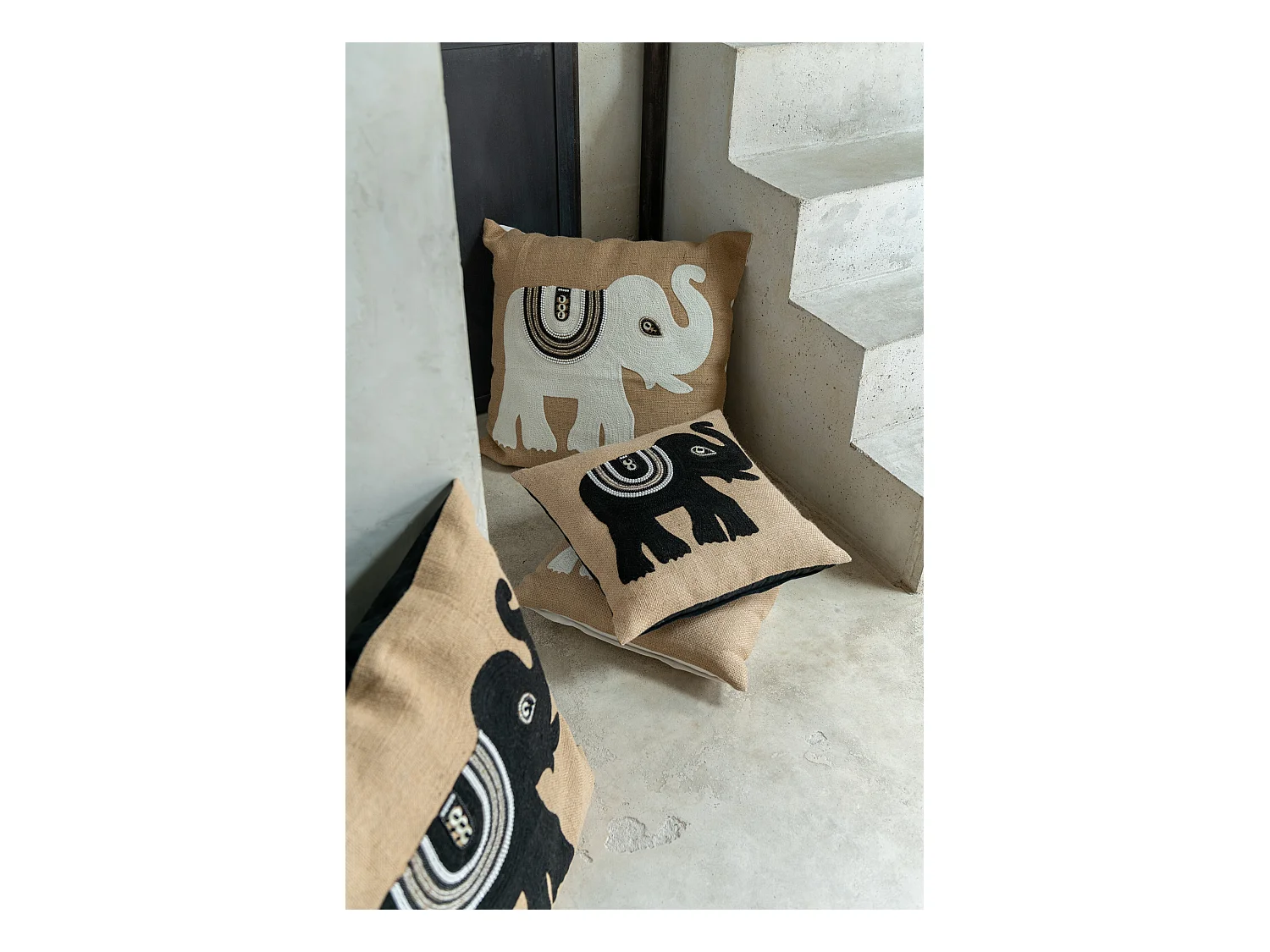 Coussin Déco Jute "Eléphant" 60x60cm Beige & Blanc