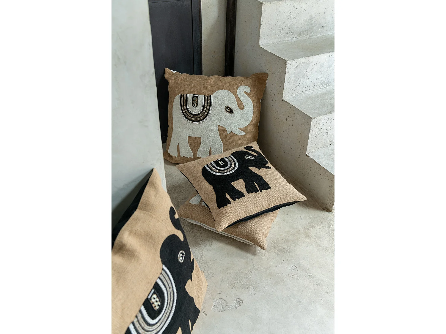 Coussin Déco Jute "Eléphant" 60x60cm Beige & Blanc