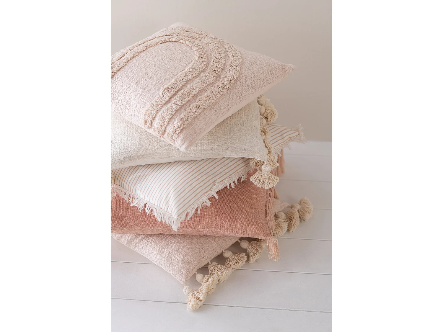 Coussin Déco Pompons "Bella" 48x48cm Beige