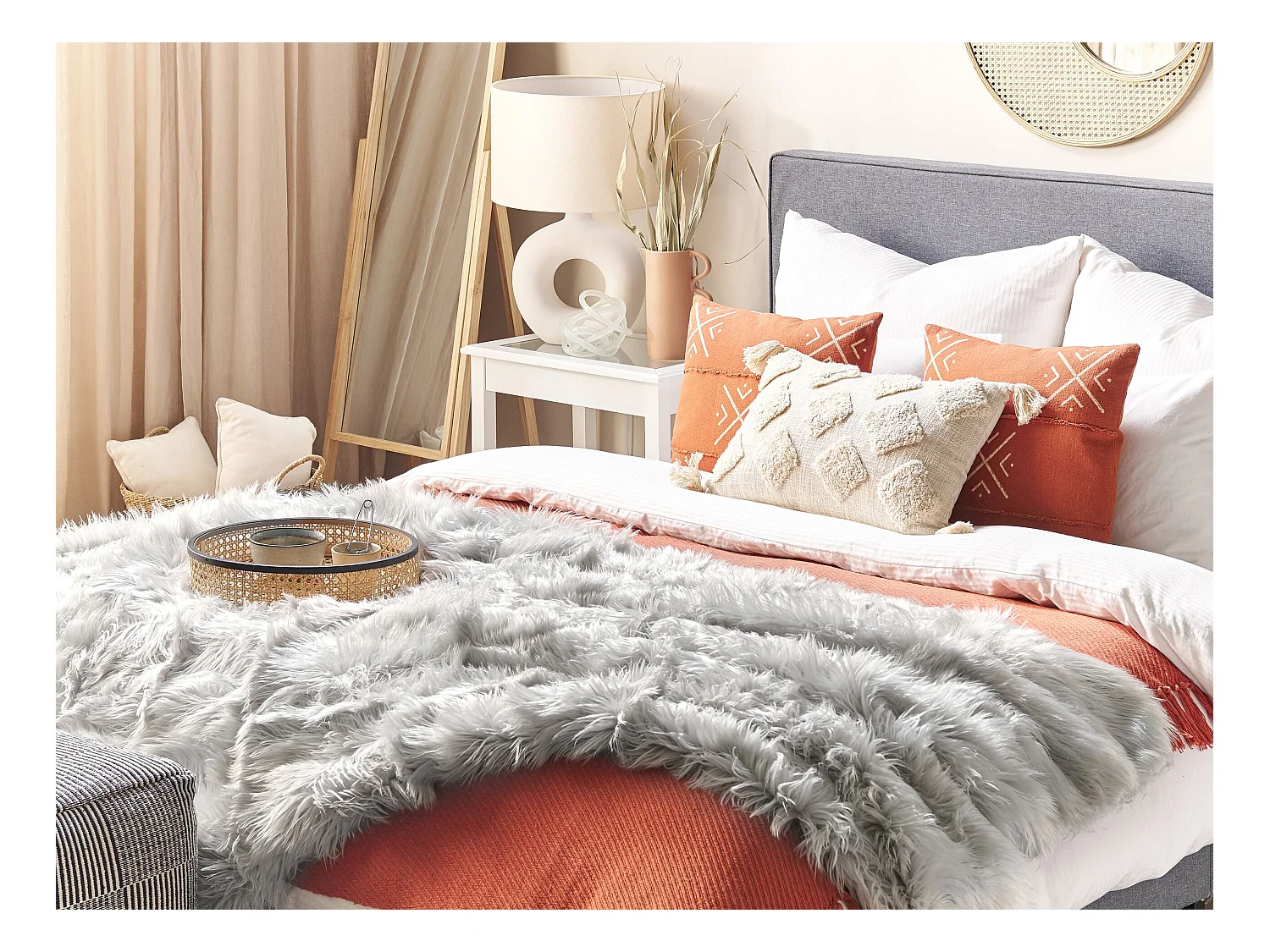 Decke Acryl helles Grau 150 x 200 cm Felloptik Wohndecke Überwurf Delice