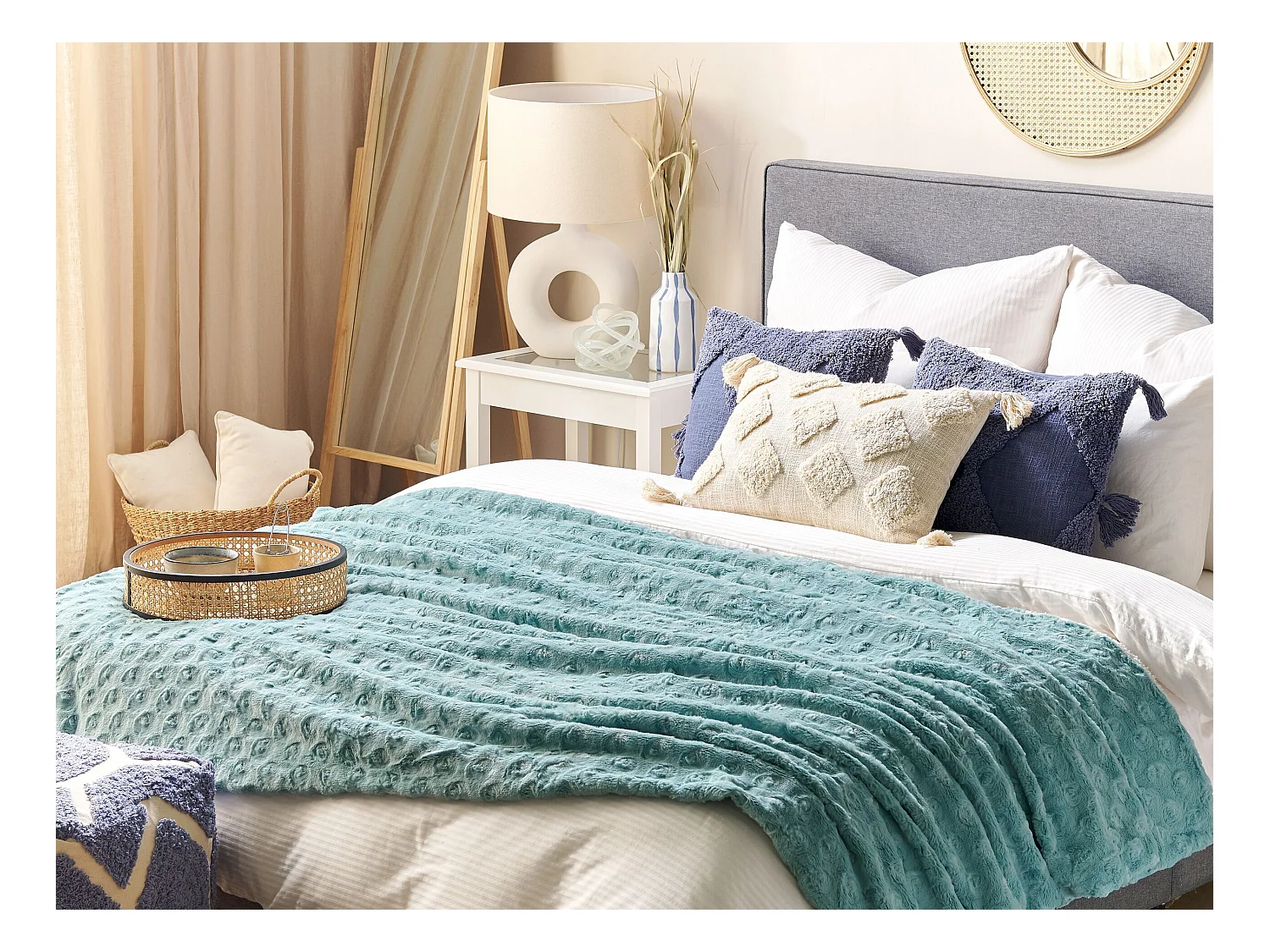 Decke Polyester grün / weiß 150 x 200 cm Wohndecke Überwurf Modern Kandilli