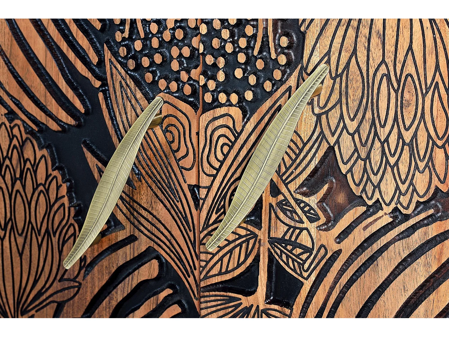 Buffet en bois d'acacia sculptée