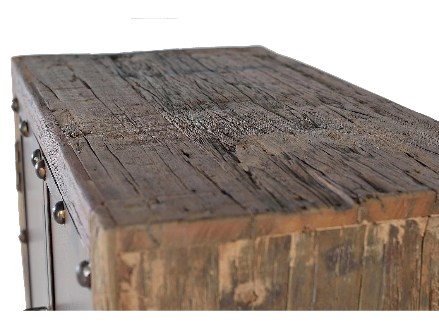 Aparador de madera y metal reciclados
