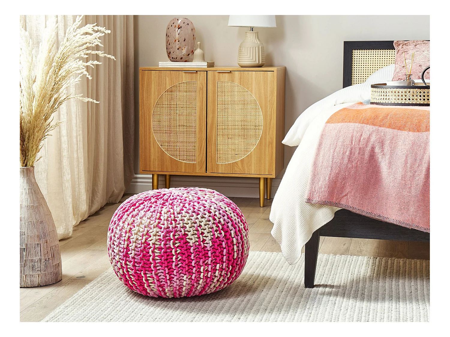 Pouf Hocker Baumwolle weiß / rosa ombre rund ⌀ 50 cm gestrickt Boho Conrad
