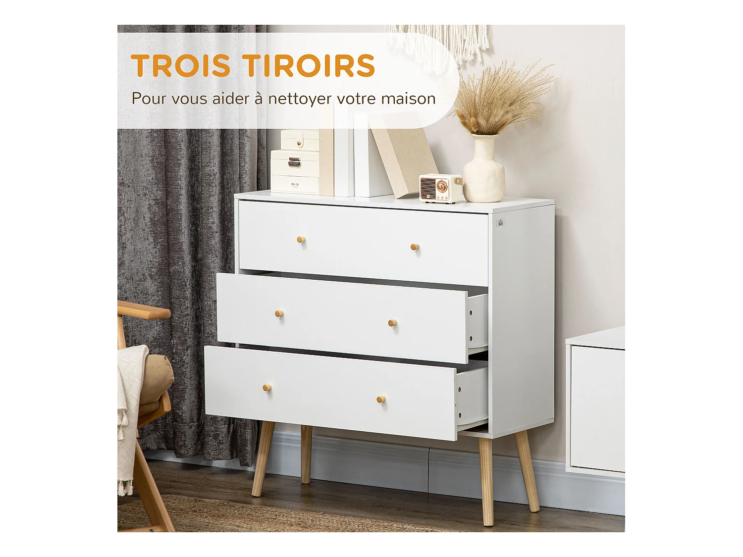 Commode 3 tiroirs design scandinave piètement effilé incliné bois pin panneaux blanc