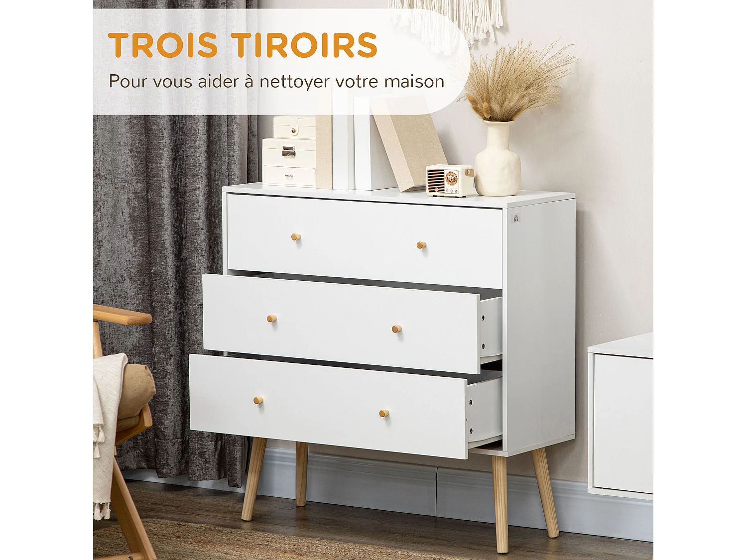 Commode 3 tiroirs design scandinave piètement effilé incliné bois pin panneaux blanc