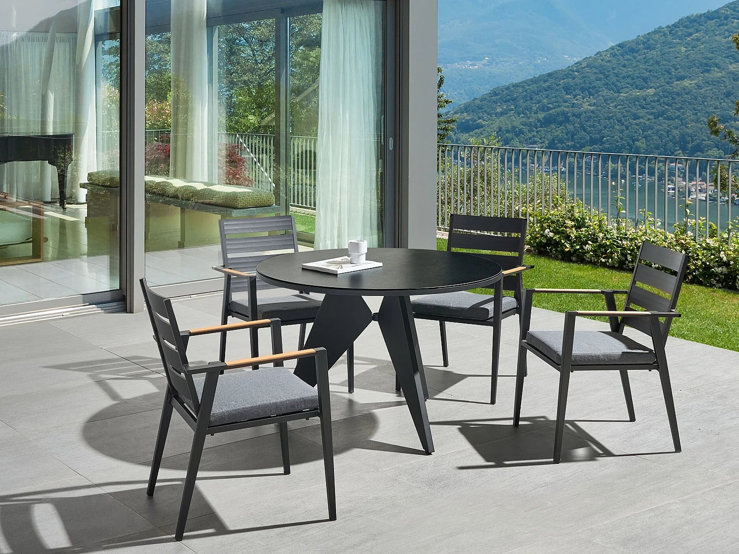 Table de salle à manger de jardin OLMETTO 83 cm 110 cm Verre Noir