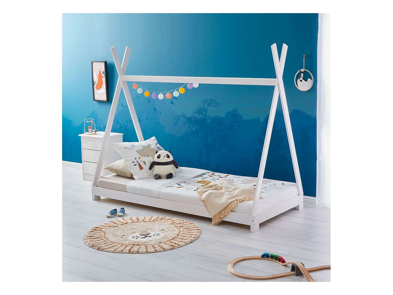 Lit tipi ELIN lit enfant simple en bois type montessori, 90 x 200 cm, en pin massif lasuré blanc