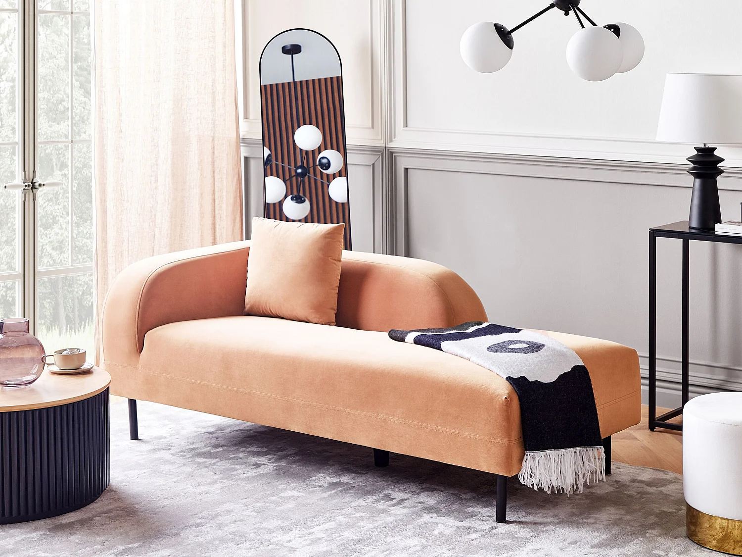 Chaiselongue Samt rosa linksseitig mit Kissen Retro Stil Metallgestell Le Crau