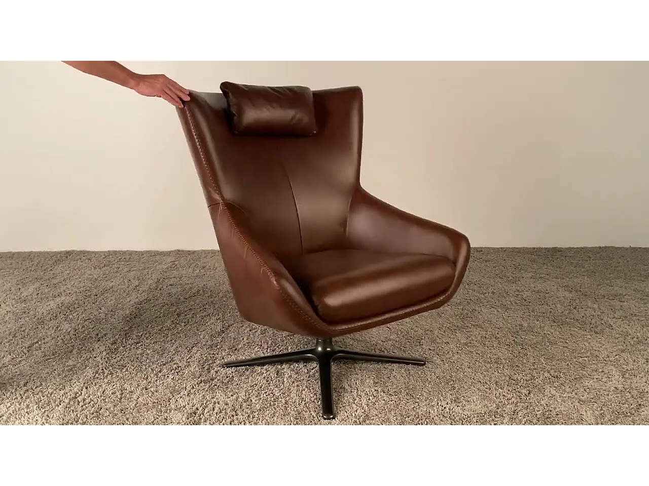 Fauteuil pivotant en cuir brun 5089 ANGEL CERDA