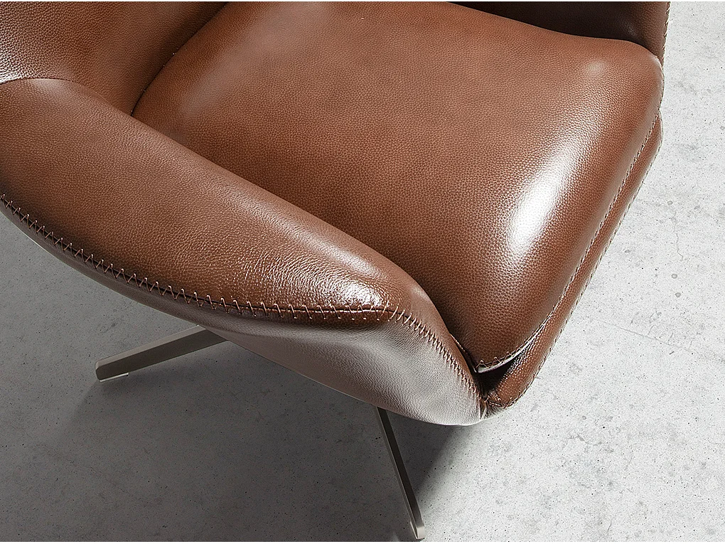 Fauteuil pivotant en cuir brun cognac 5093 ANGEL CERDA