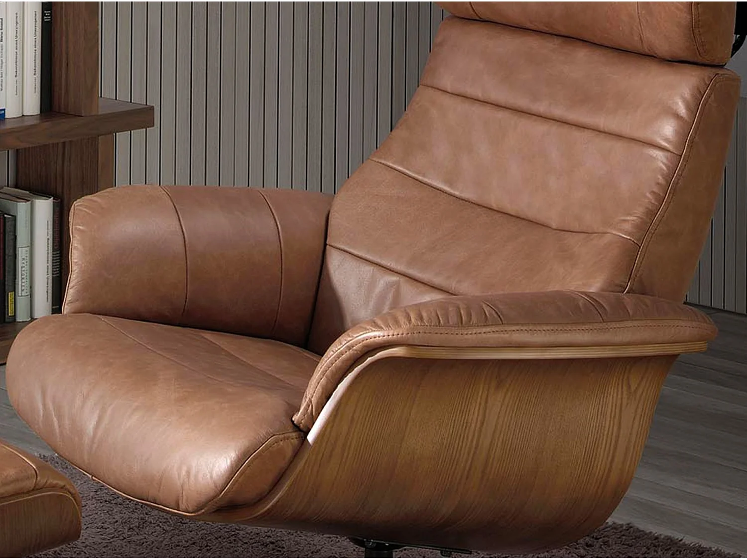 Fauteuil pivotant en cuir de couleur camel 5083 ANGEL CERDA