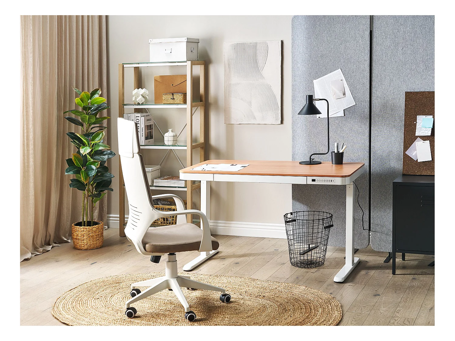 Verstellbarer Schreibtisch Holzoptik hellbraun / weiß 120 x 60 cm USB-Port Kenly