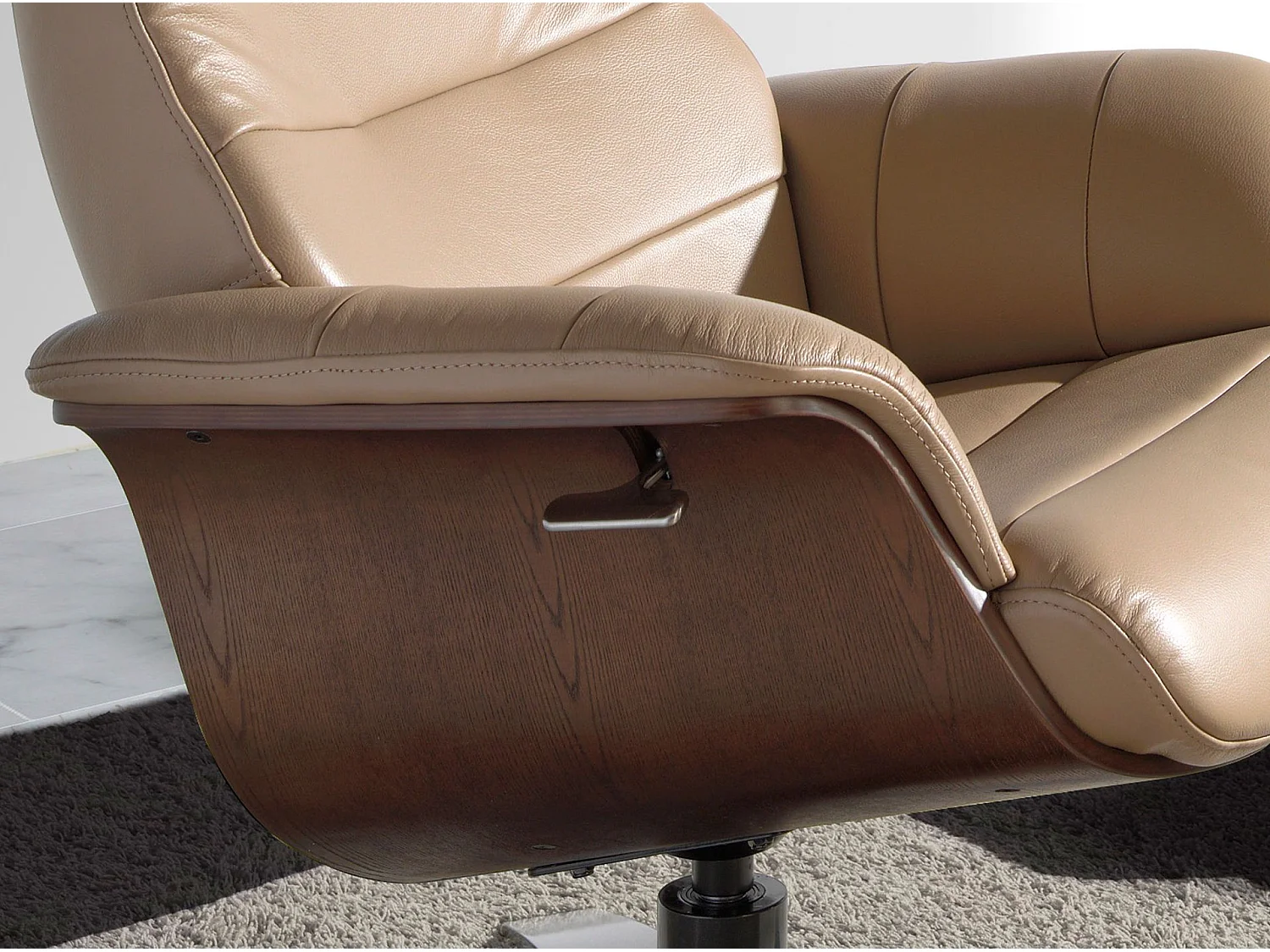 Fauteuil pivotant rembourré en cuir 5087 ANGEL CERDA