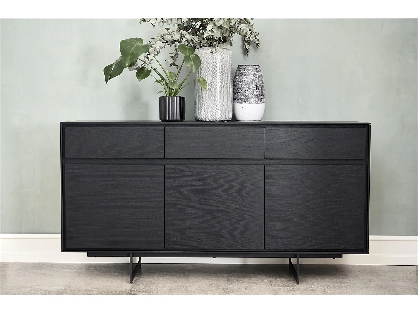 Buffet Tokyo avec 3 portes et 3 tiroirs - MDF et métal - Noir