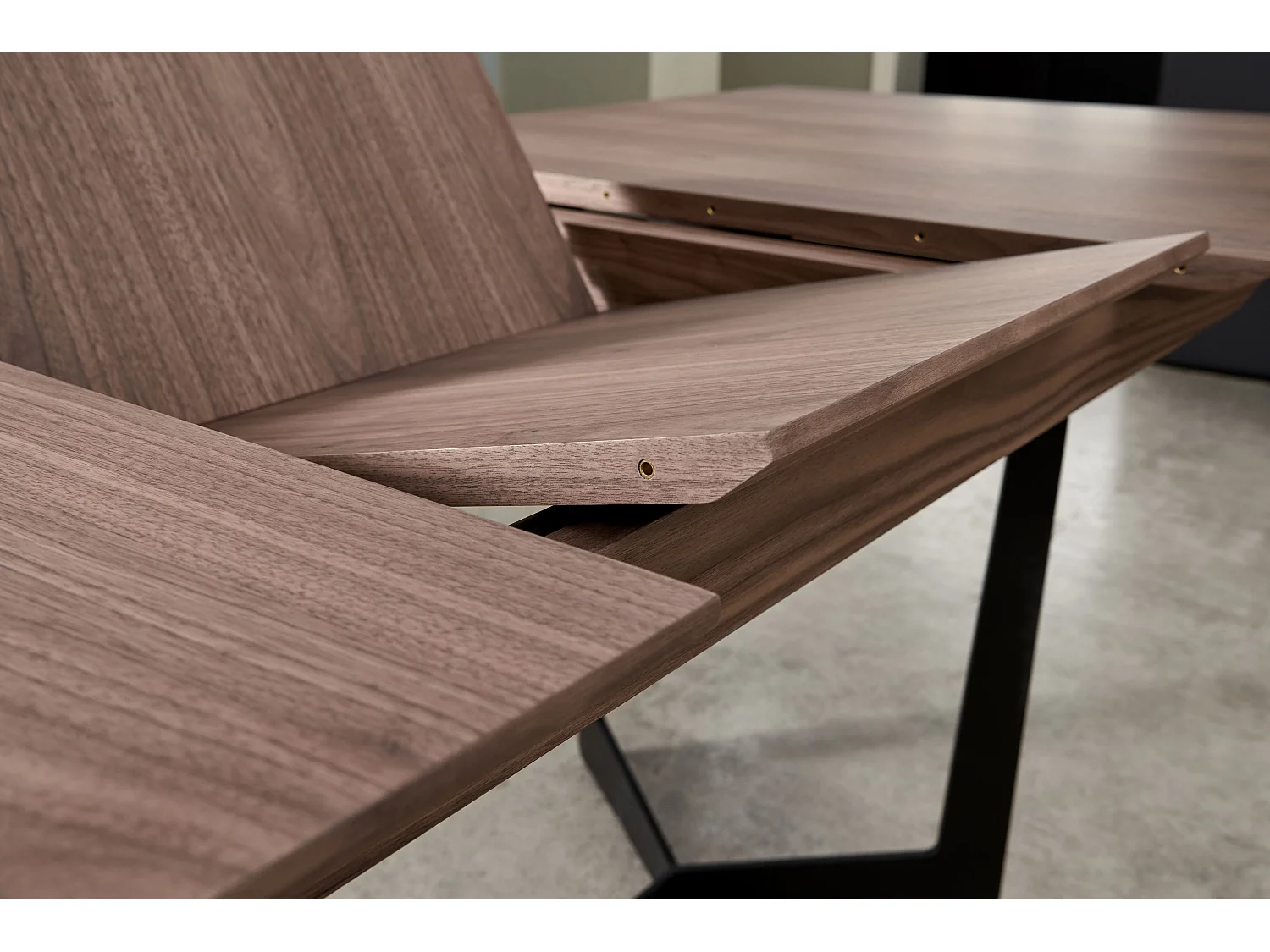 Table à manger extensible Tokyo - Rectangulaire - 6 à 10 couverts - MDF et métal - Noyer
