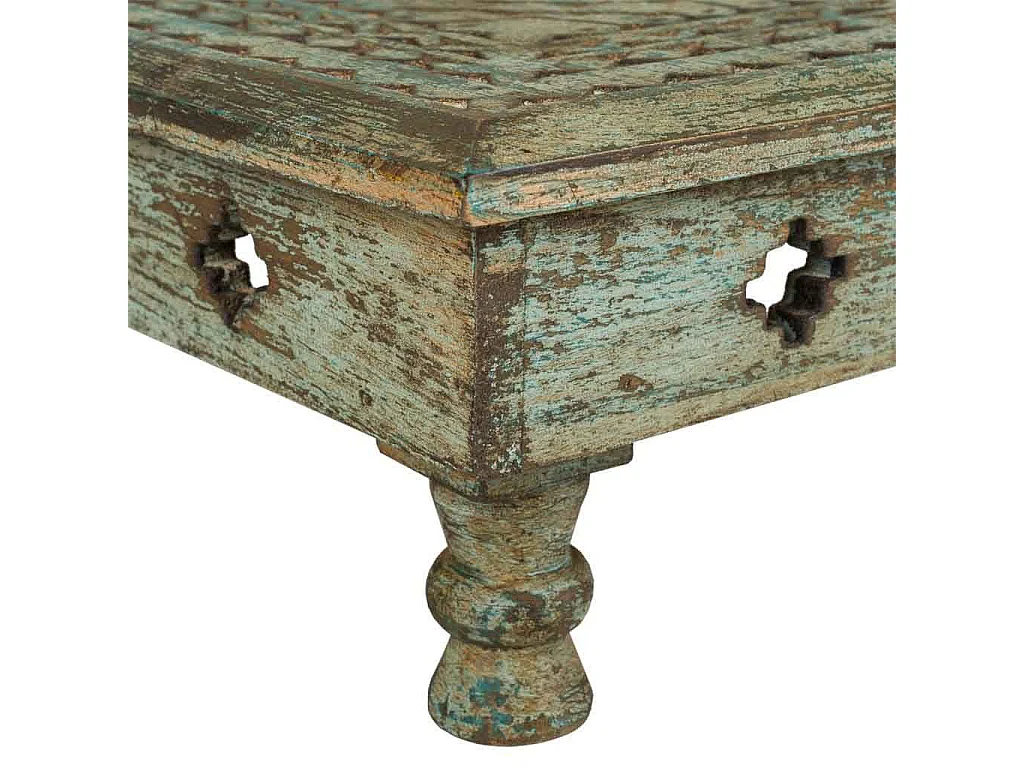 Mesa de centro em madeira trabalhada com acabamento artesanal 33x33x14