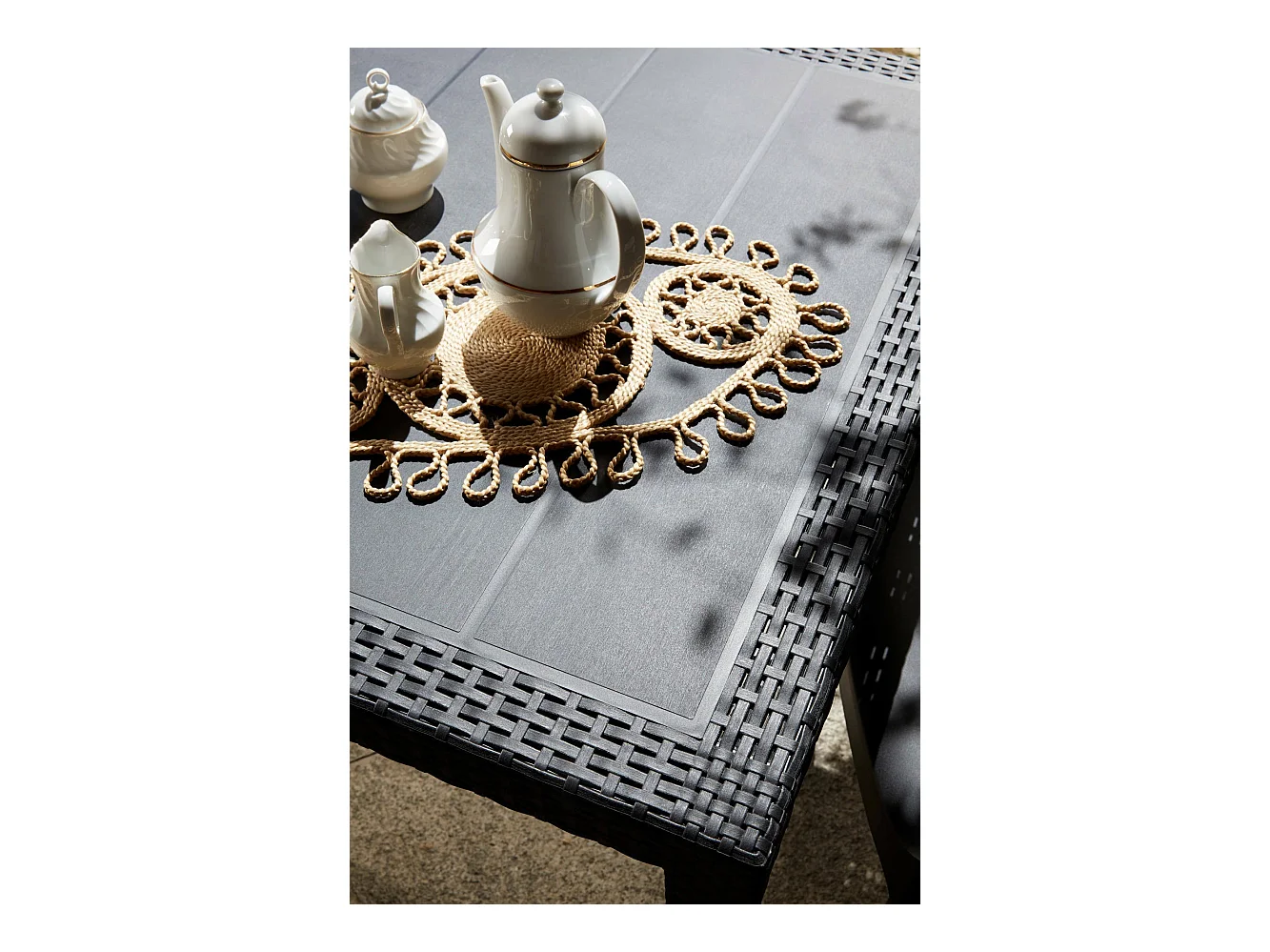 Table d'extérieur Dmachac, Étagère à manger rectangulaire, Table de jardin polyvalente effet rotin, 100% Made in Italy, 150x90h72 cm, Anthracite