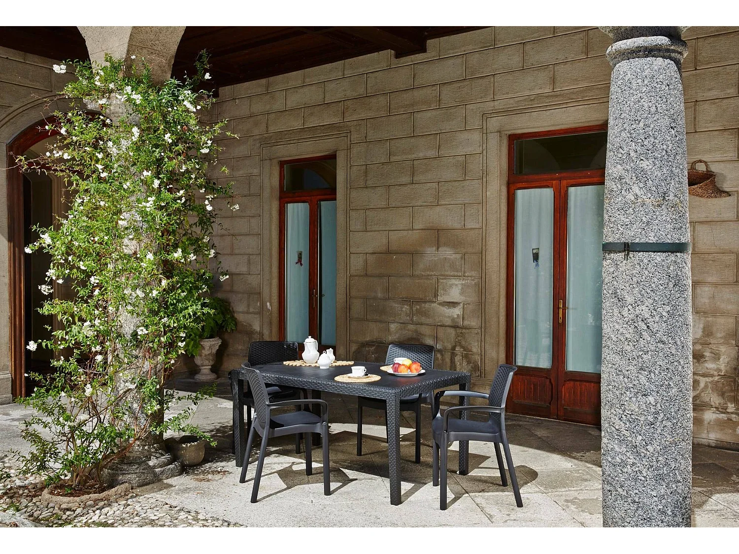 Table d'extérieur Dfelic, Étagère rectangulaire fixe, Table de jardin polyvalente effet rotin, 100% Made in Italy, 138x78h72 cm, Anthracite