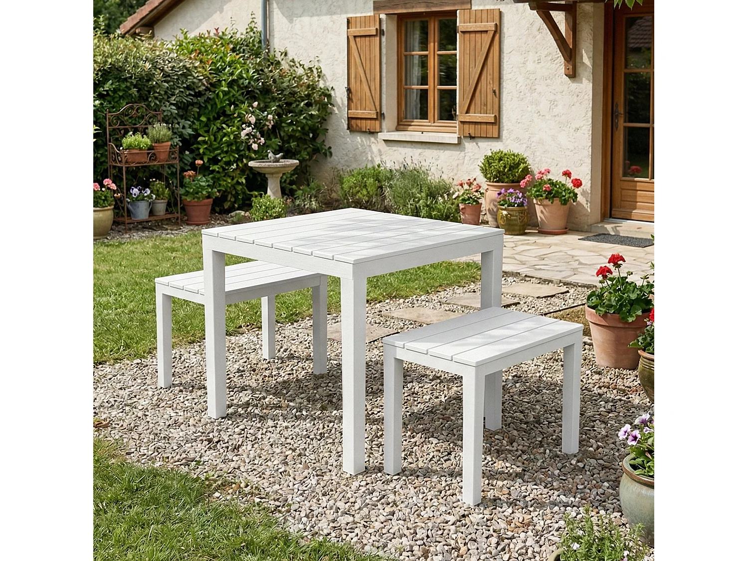 Ensemble de salon d'extérieur Moncalieri, Composition de jardin avec 1 table carrée et 2 bancs, Salon intérieur et extérieur de Pic Nic, 100% Made in Italy, Blanc