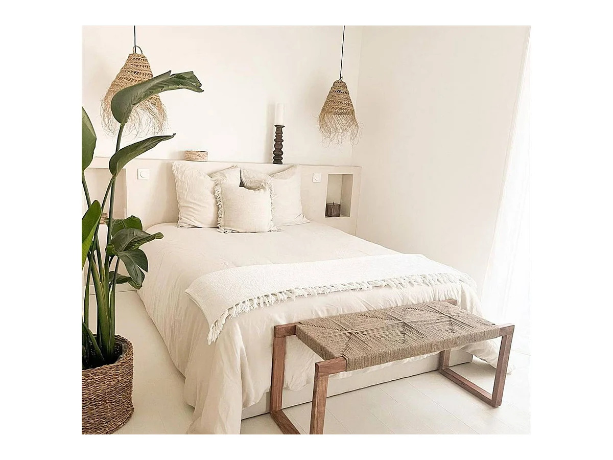 Banc en bois d'acacia et laine Marietta