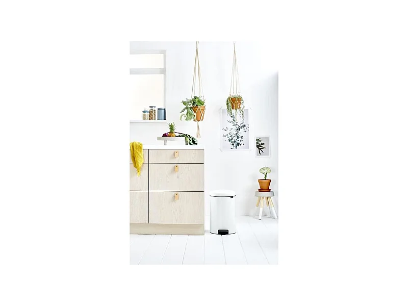 Cubo de Basura con Pedal Brabantia Newicon 20L Blanco Diseño Intemporal Antiolor Higiénico