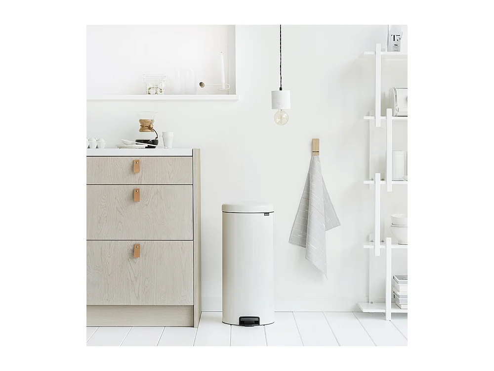 Cubo de basura con pedal Newicon 30L Blanco Brabantia - Cierre Suave y Anti Olor