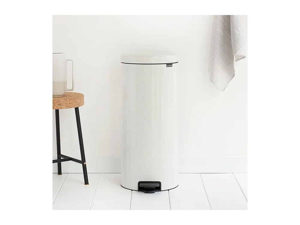 Cubo de basura con pedal Newicon 30L Blanco Brabantia - Cierre Suave y Anti Olor